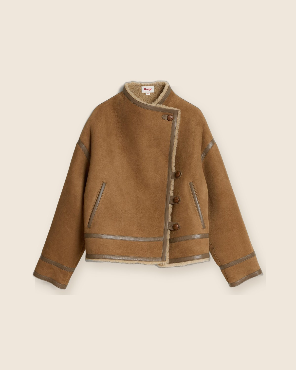 Le manteau en peau lainée, Rouje